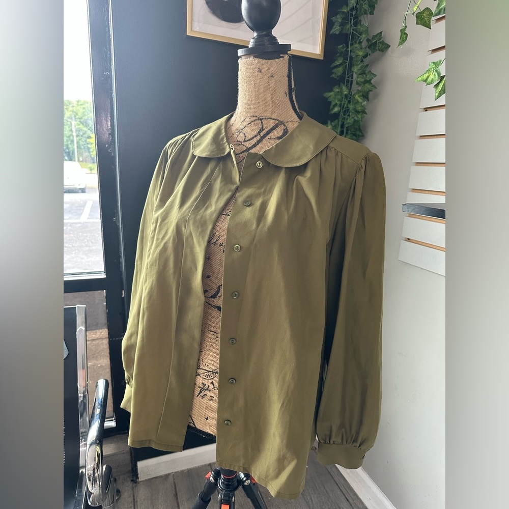 Judy Bond • Button Up Collared Top • 18